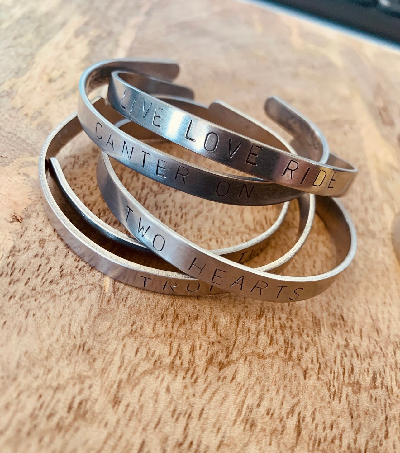 Equine slogan bracelet bangle